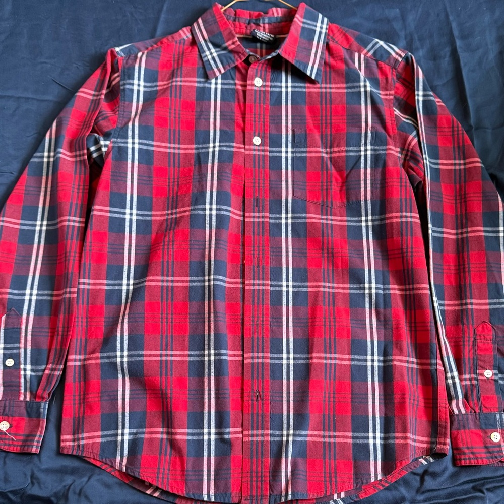 Wrangler Red and Blue Plaid Button Down Shirt